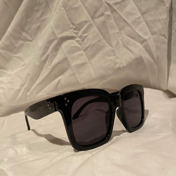 Sunglesses - Picture 7 of 16